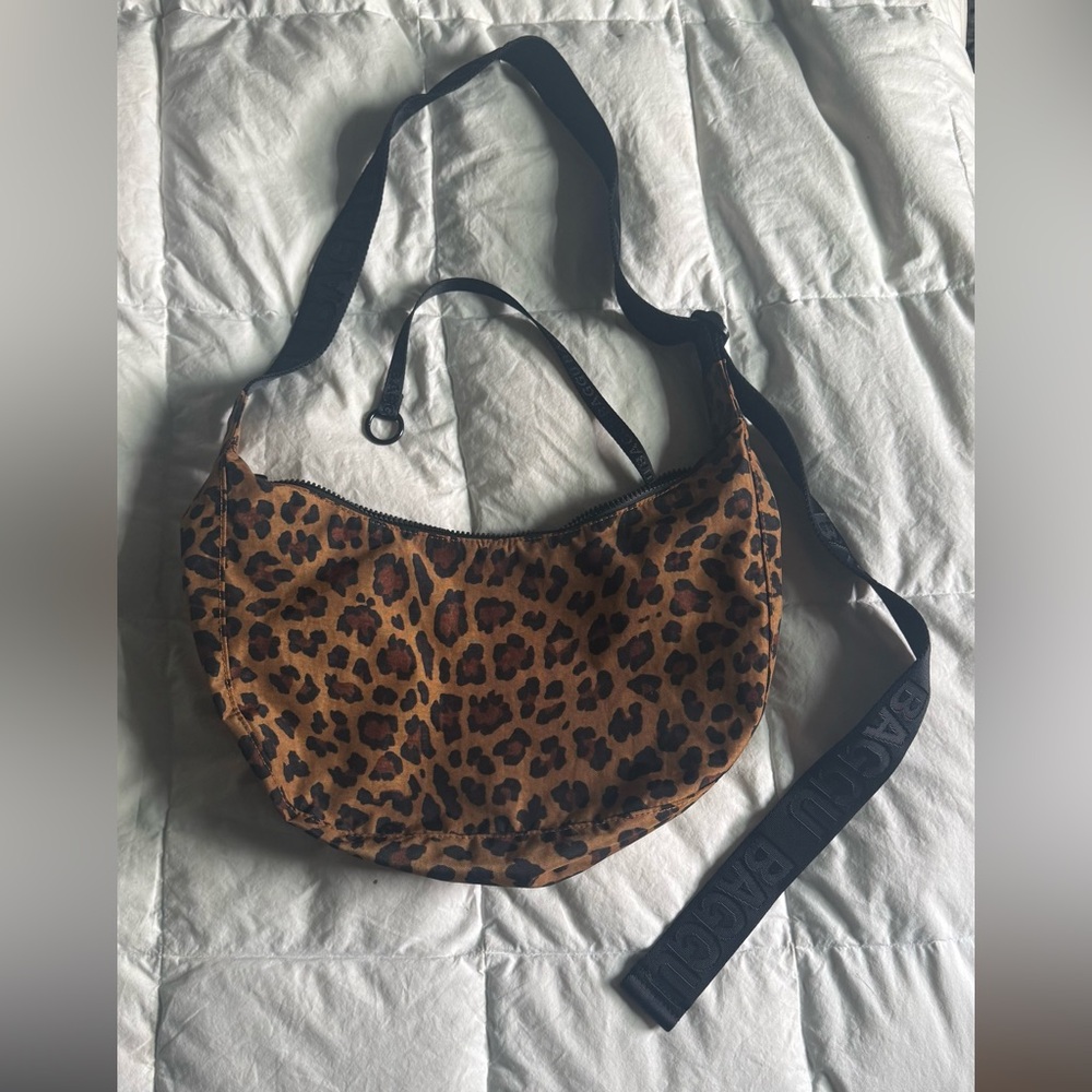 Baggu Leopard medium crescent